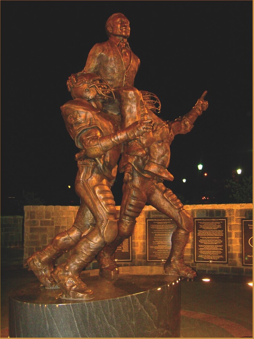 Illuminated bronze monument with multiple figures